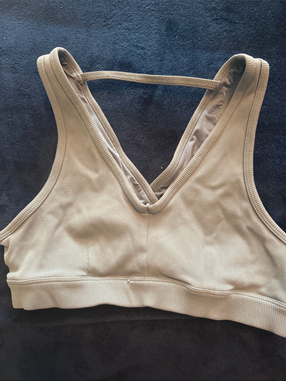 ALO Yoga Ribbed V-Neck Sports Bra - grey